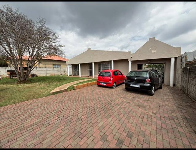 4 BEDROOM HOUSE FOR SALE IN SOPHIATOWN